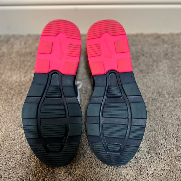 Women’s Nike Shoes - Picture 7 of 9